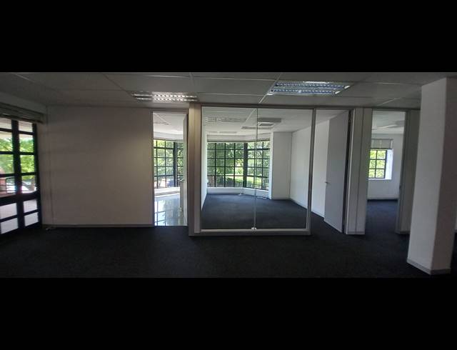 364M² OFFICE TO LET IN LYME PARK
